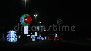 城市街道上有美丽的灯光创意装饰-庆祝阿拉伯联合酋长国国庆节